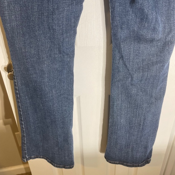 Levi’s 515 12m Stretch Bootcut Distressed Dark Wash Midrise 32x30 woman’s jeans - Picture 9 of 13